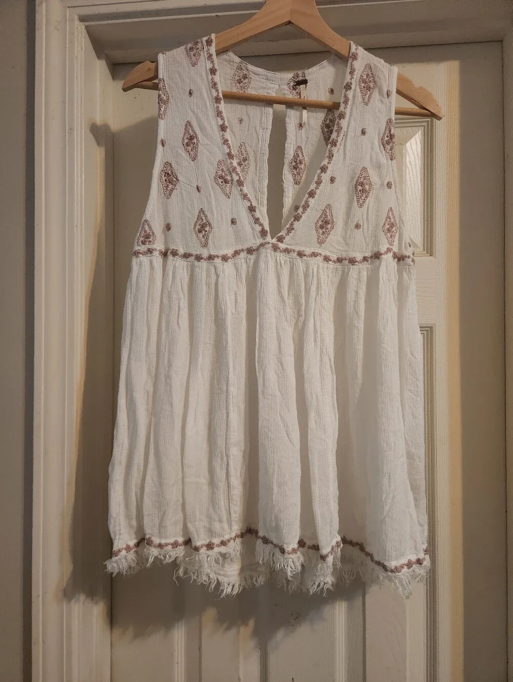 $108 FREE PEOPLE SLEEVELESS DIAMOND EMBROIDERED TOP IVORY S